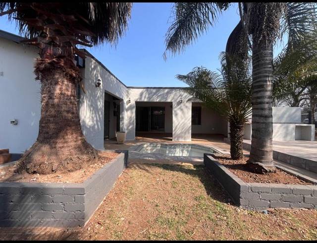 4 BEDROOM HOUSE FOR SALE IN WYCHWOOD